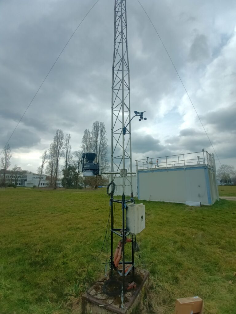 Vue générale de la station météo d'Orléans CNRS