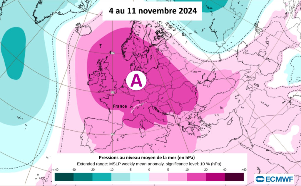 Anomalies des pressions en Europe, entre les 4 et 11 novembre 2024 (copyright : ECMWF, carte légendée par l'Association Météo Centre - Val de Loire pour les explications).